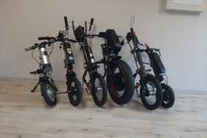 Sześć modeli przystawek elektrycznych, wszystkie w kolorze czarnym